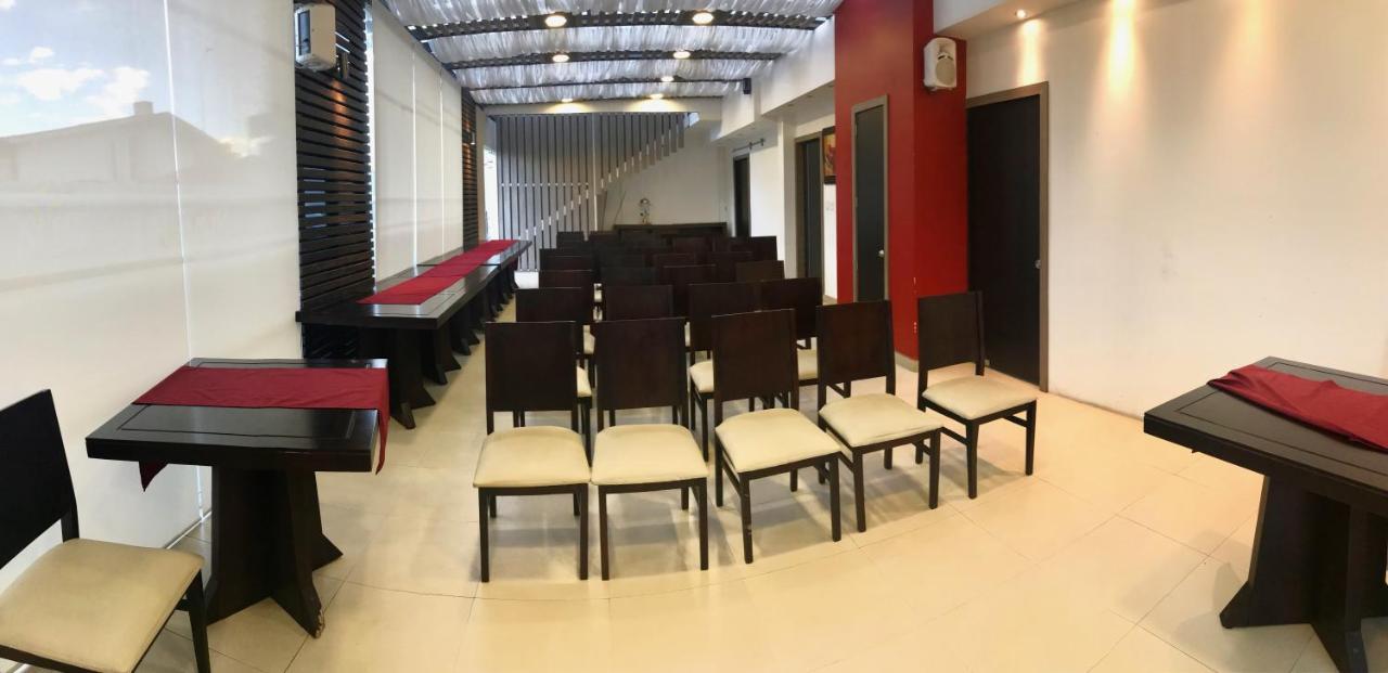 圣地亚哥德孔波斯特拉套房酒店 昆卡 外观 照片